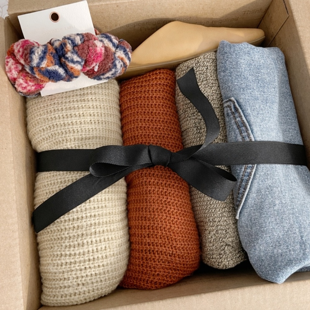 The Seasonal Edit™ Winter Edition | 5–7 Piece Curated Style Box - Picture 4 of 5